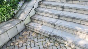 Звонница и ограда нуждаются в ремонте Звонница и ограда нуждаются в ремонте