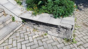 Звонница и ограда нуждаются в ремонте Звонница и ограда нуждаются в ремонте