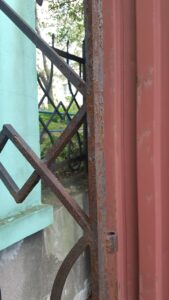 Звонница и ограда нуждаются в ремонте Звонница и ограда нуждаются в ремонте