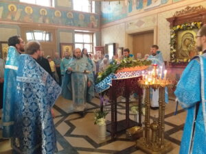 "Станем пред Царицею Небесною..." "Станем пред Царицею Небесною..."